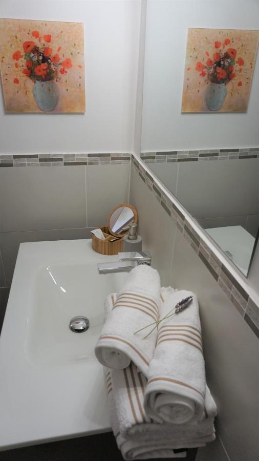 فينوف ليز أفيجْنْ B&B Oasis Des Lavandes - Chambre Coqueliot المظهر الخارجي الصورة