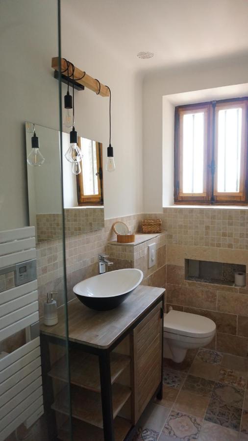 فينوف ليز أفيجْنْ B&B Oasis Des Lavandes - Chambre Coqueliot المظهر الخارجي الصورة