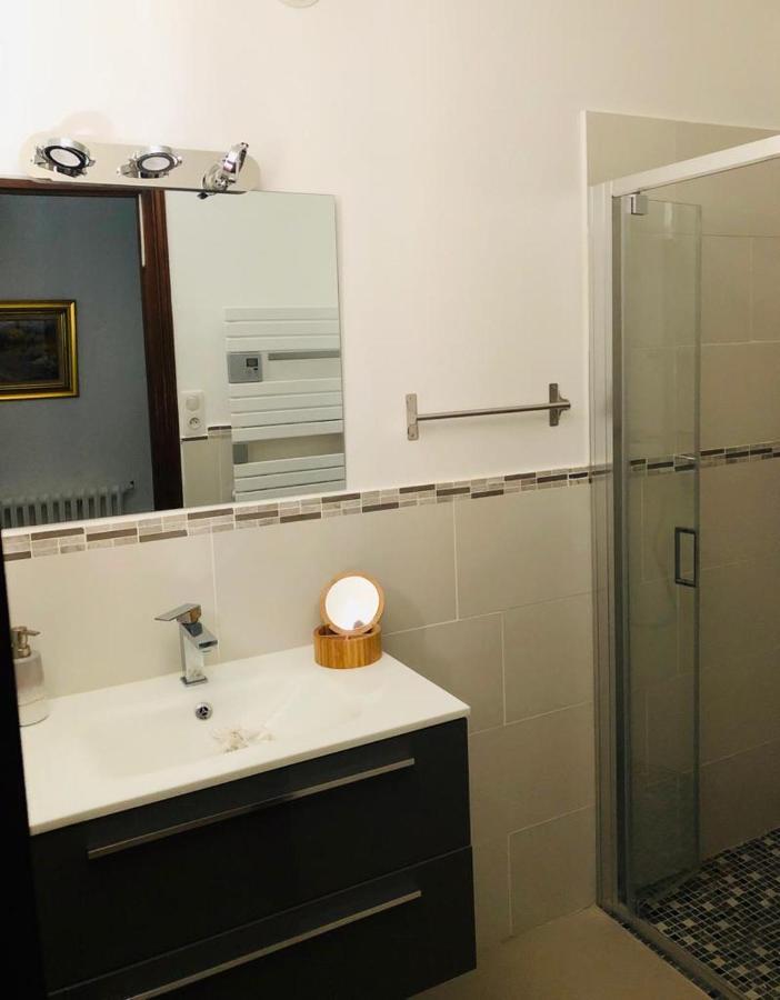 فينوف ليز أفيجْنْ B&B Oasis Des Lavandes - Chambre Coqueliot المظهر الخارجي الصورة