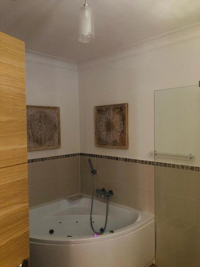 فينوف ليز أفيجْنْ B&B Oasis Des Lavandes - Chambre Coqueliot المظهر الخارجي الصورة